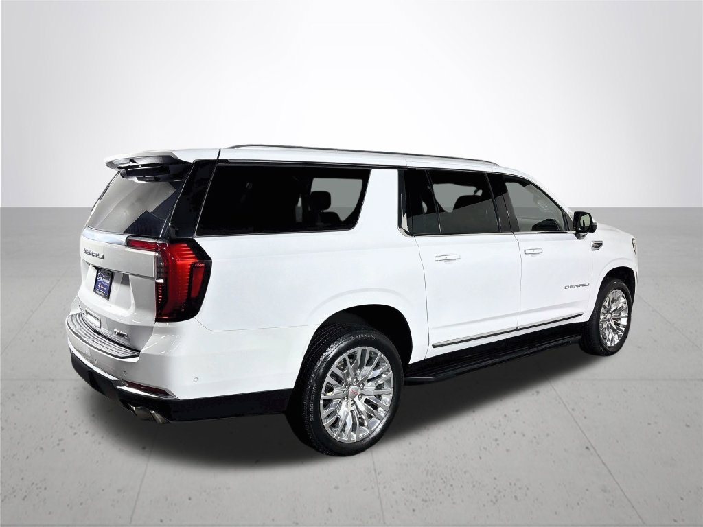 Used 2025 GMC Yukon XL Denali AWD/4WD image 6