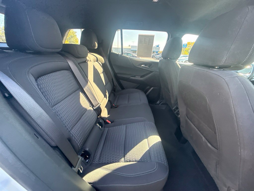 Used 2026 Chevrolet Equinox LT AWD/4WD image 10