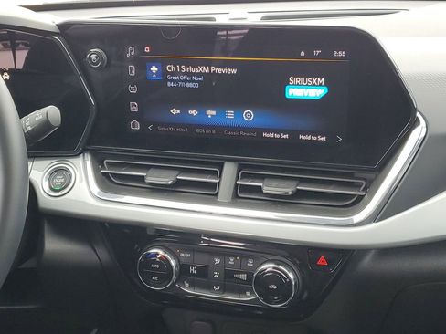 Used 2025 Chevrolet Trax LT w/ LT Convenience Package image 31