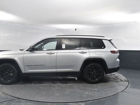 Used 2024 Jeep Grand Cherokee L Laredo image 5