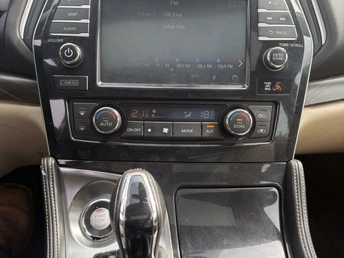 Used 2017 Nissan Maxima Platinum FWD image 18