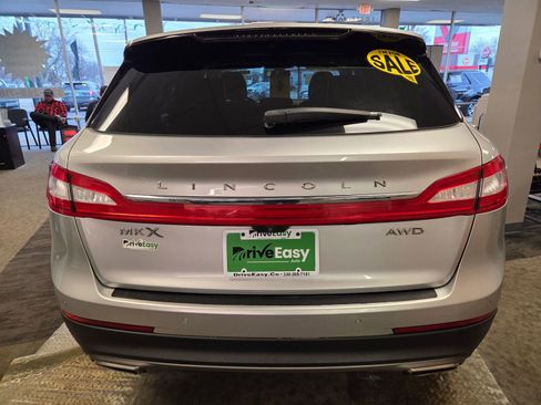 Used 2017 Lincoln MKX Reserve w/ Driver Assistance Package image 12