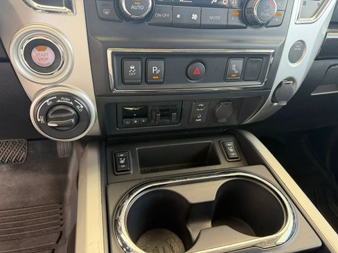Used 2018 Nissan Titan SV w/ SV Convenience Package AWD/4WD image 13