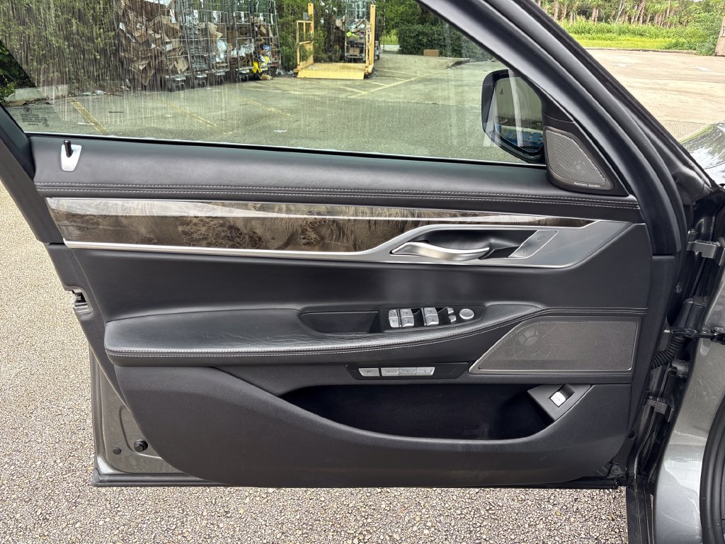 Used 2017 BMW 740i RWD image 27