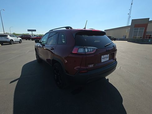 Used 2019 Jeep Cherokee Latitude Plus AWD/4WD image 7