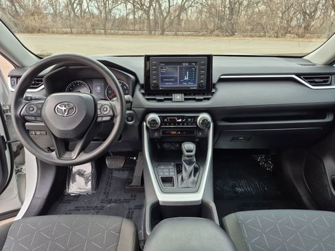Used 2022 Toyota RAV4 XLE w/ Carpet Mat Package (TMS) image 21