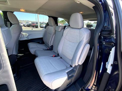 Used 2025 Toyota Sienna LE w/ LE Plus Package AWD/4WD image 20