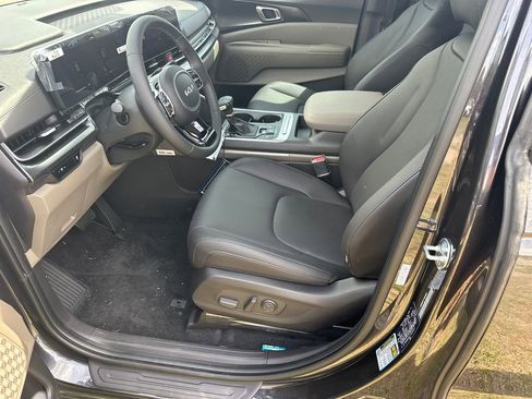 New 2026 Kia Carnival FWD image 9
