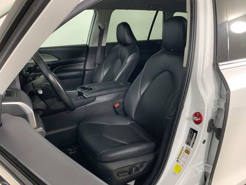 Used 2024 Toyota Grand Highlander AWD image 29