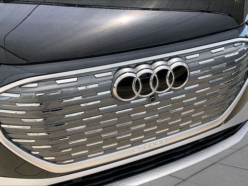 Used 2023 Audi Q4 e-tron Prestige AWD/4WD image 28