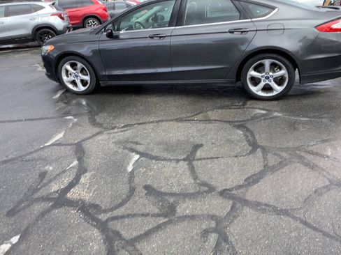 Used 2016 Ford Fusion SE FWD image 14