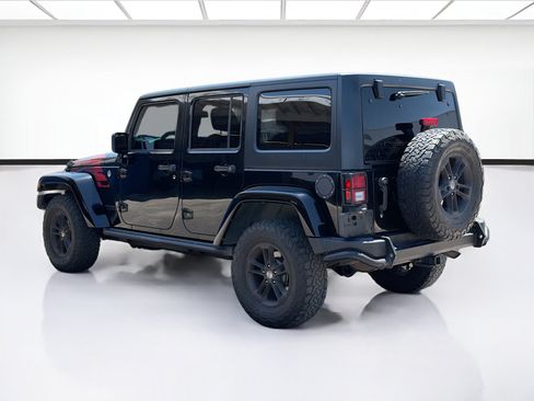 Used 2017 Jeep Wrangler Unlimited Sahara AWD/4WD image 6