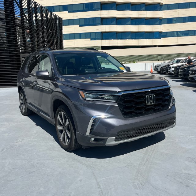 Used 2023 Honda Pilot Touring image 6