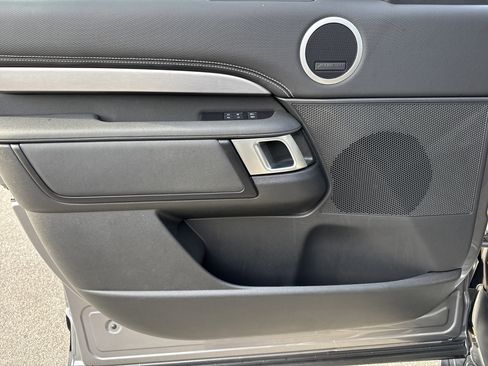 Used 2023 Land Rover Discovery S R-Dynamic image 14