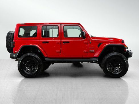 Used 2018 Jeep Wrangler Unlimited Sahara w/ Dual Top Group AWD/4WD image 6