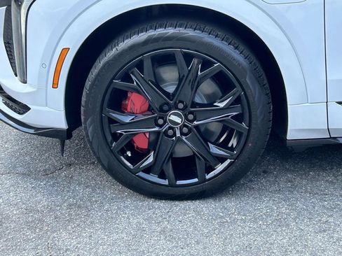 New 2026 Cadillac Optiq V w/ LPO, ONYX Package AWD/4WD image 9