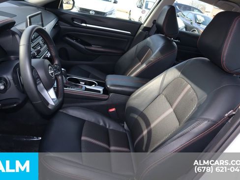 Used 2025 Nissan Altima 2.5 SR FWD image 11