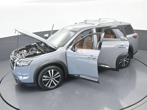 Used 2024 Nissan Pathfinder Platinum AWD/4WD image 68