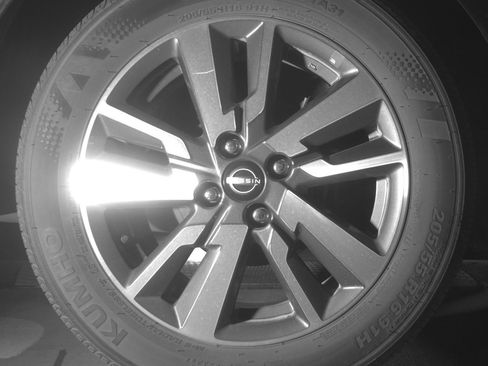 Used 2025 Nissan Versa SV FWD image 15