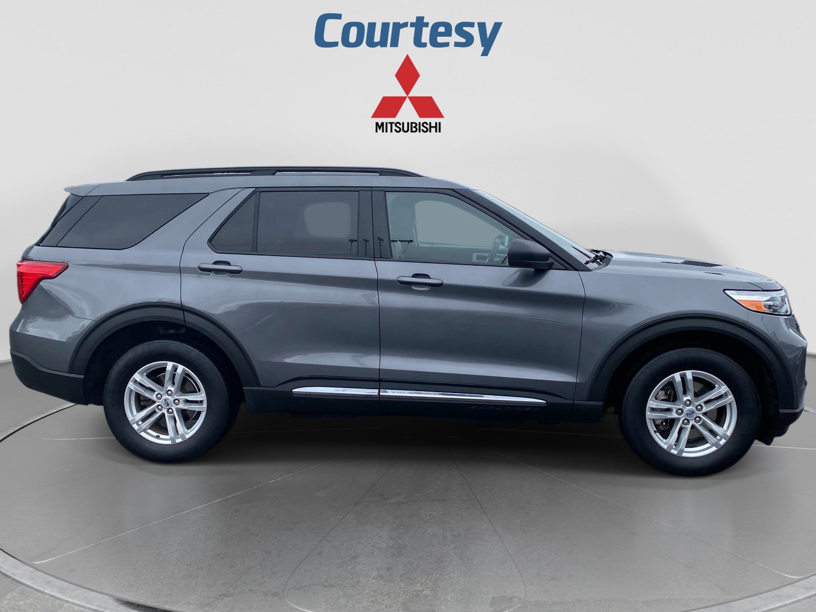 Used 2021 Ford Explorer XLT w/ Equipment Group 202A AWD/4WD image 10