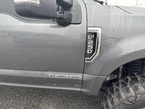 Used 2022 Ford F250 Lariat w/ Chrome Package image 4