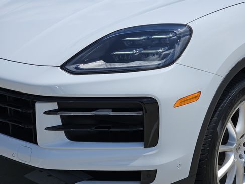 Certified 2024 Porsche Cayenne AWD/4WD image 12
