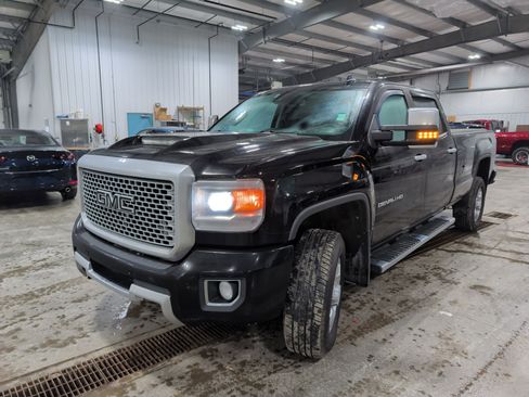 Used 2016 GMC Sierra 3500 Denali image 6