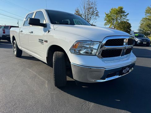 Used 2019 RAM 1500 Classic SLT image 3