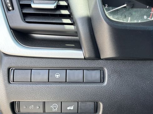 Used 2025 Nissan Rogue SV FWD image 27