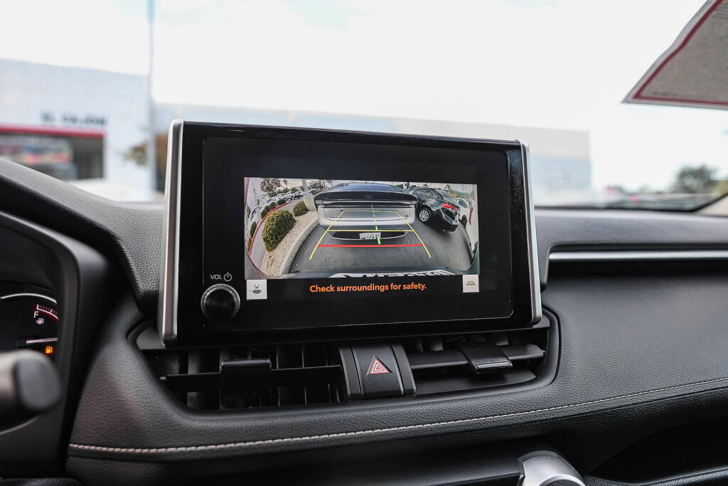 Certified 2025 Toyota RAV4 XLE FWD image 17