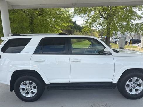 Used 2020 Toyota 4Runner SR5 Premium w/ Moonroof Package image 2