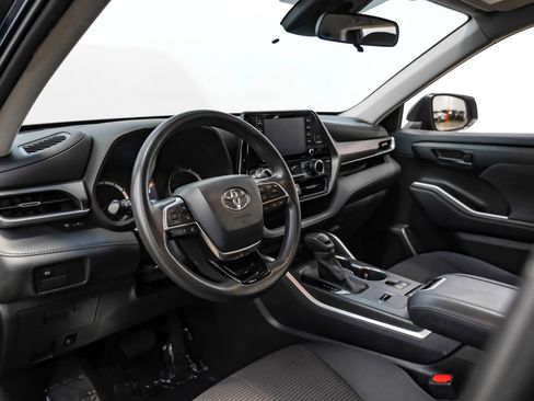 Used 2020 Toyota Highlander L FWD image 10