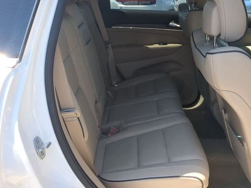 Used 2020 Jeep Grand Cherokee Overland AWD/4WD image 20