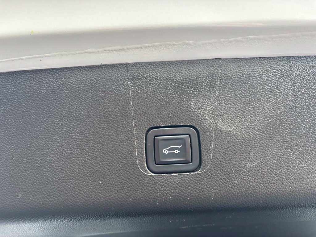 Used 2023 Chevrolet Traverse LT FWD image 30