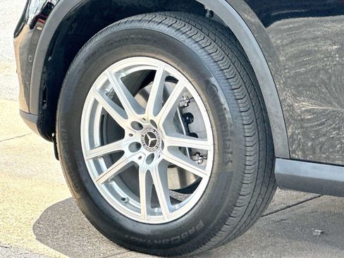Used 2023 Mercedes-Benz GLC 300 4MATIC image 11