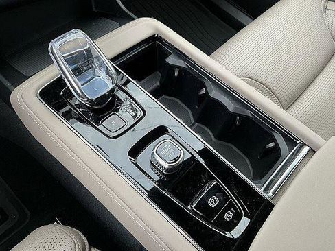 New 2026 Volvo XC90 T8 Ultra w/ Protection Package Premier AWD/4WD image 18