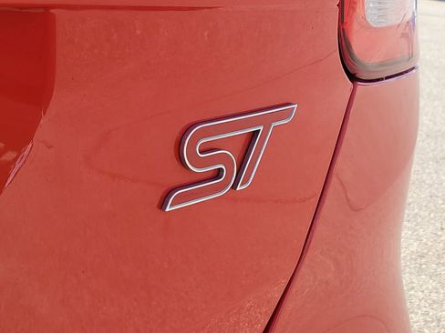 Certified 2017 Ford Focus ST w/ Equipment Group 401A image 7