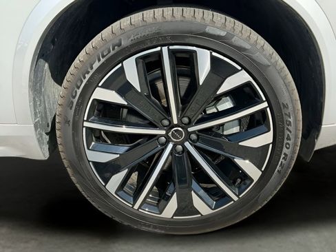 Used 2025 Volvo XC90 B6 Plus AWD/4WD image 12