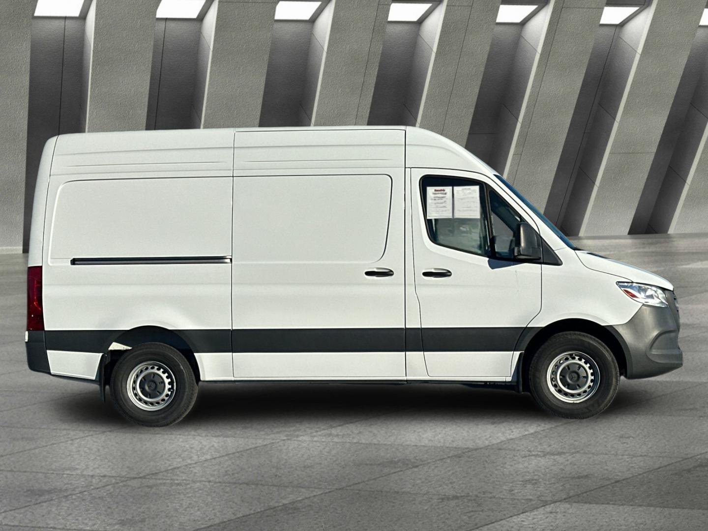 Used 2025 Mercedes-Benz Sprinter 2500 image 3