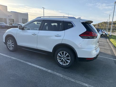 Used 2017 Nissan Rogue SV AWD/4WD image 5