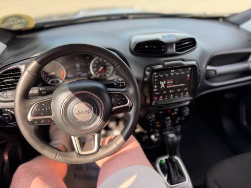 Used 2022 Jeep Renegade Latitude AWD/4WD image 34
