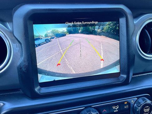 Used 2022 Jeep Wrangler Unlimited Sahara AWD/4WD image 19