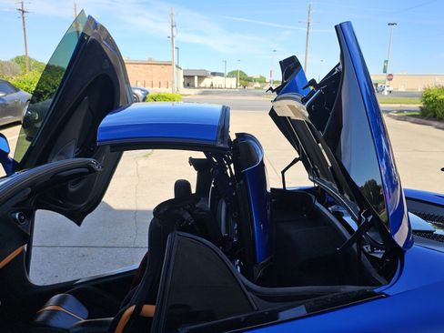 Used 2019 McLaren 570S Spider image 27