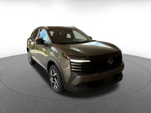 Used 2026 Nissan Kicks SV w/ Cold Weather Package FWD image 3