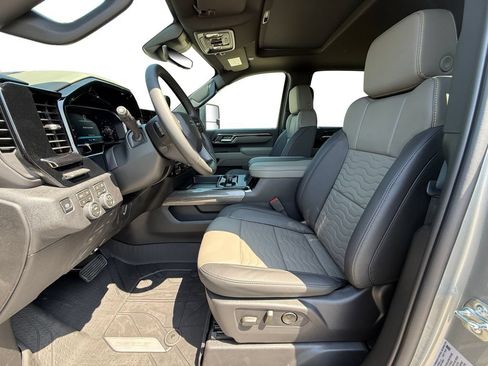 New 2026 Chevrolet Silverado 2500 ZR2 w/ LPO, Dark Essentials Package AWD/4WD image 9