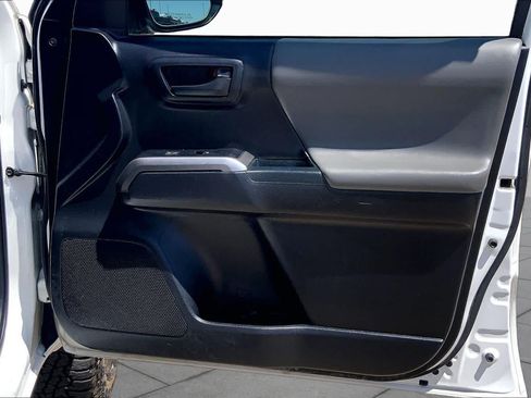 Used 2021 Toyota Tacoma SR5 RWD image 23