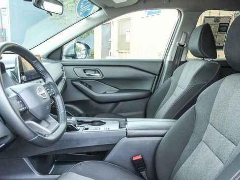Used 2025 Nissan Rogue SV FWD image 22