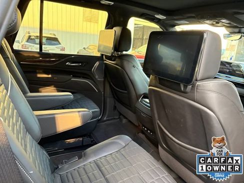 Used 2024 Cadillac Escalade Sport Platinum w/ LPO, ONYX Package AWD/4WD image 11