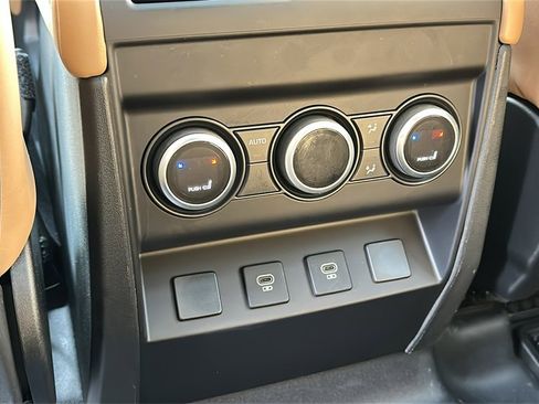 Certified 2025 Land Rover Defender 110 X-Dynamic SE image 25