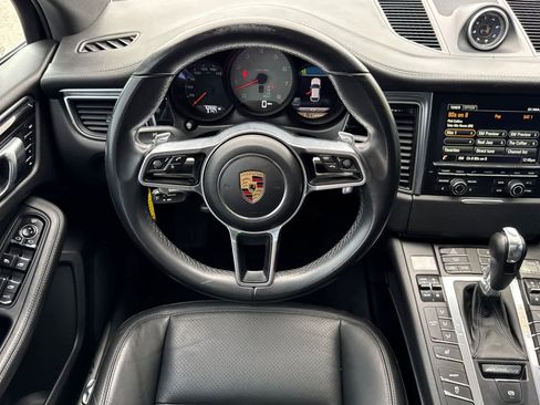 Used 2016 Porsche Macan S image 13